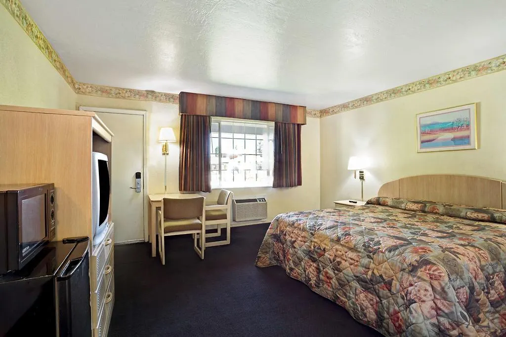 Knights Inn سووث لاك تاهوي